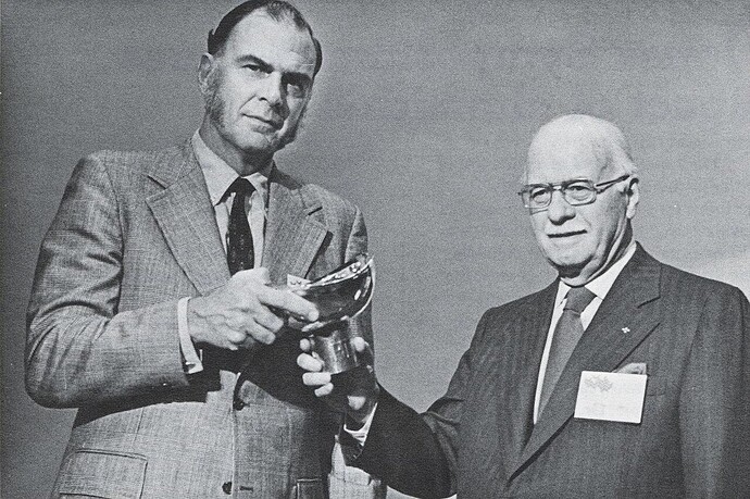 Sherwood Rowland và John Wiley Jones trong ảnh chụp tại RIT, năm 1975.