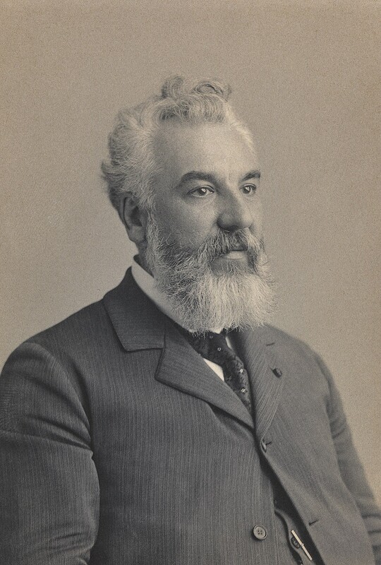 Ảnh chân dung Alexander Graham Bell, khoảng năm 1895.
