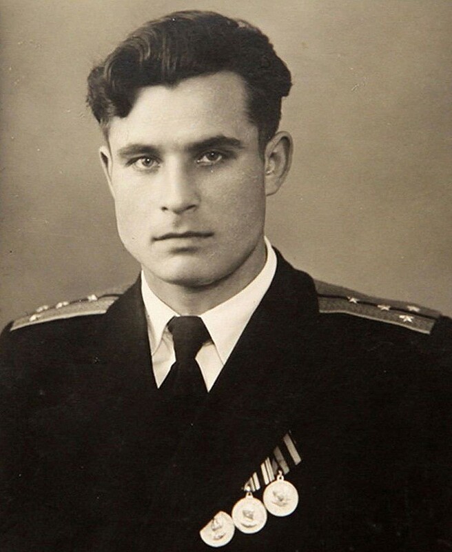 Vasili Arkhipov trong ảnh chân dung.