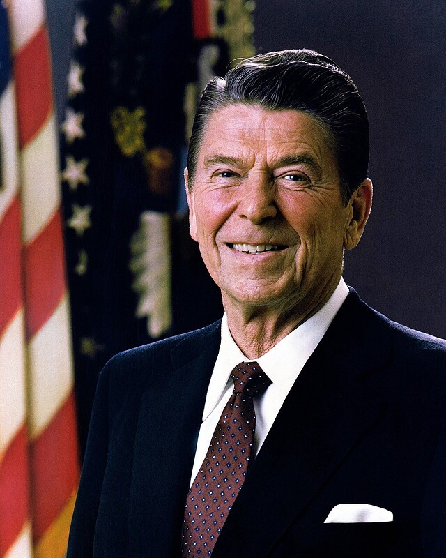 Ronald Reagan trong ảnh chân dung chính thức chụp năm 1981. (ảnh đã phục chế)