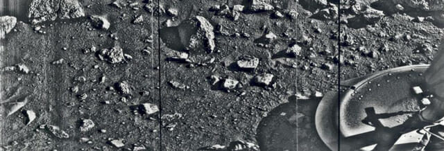 The first photo taken on Mars — 1976